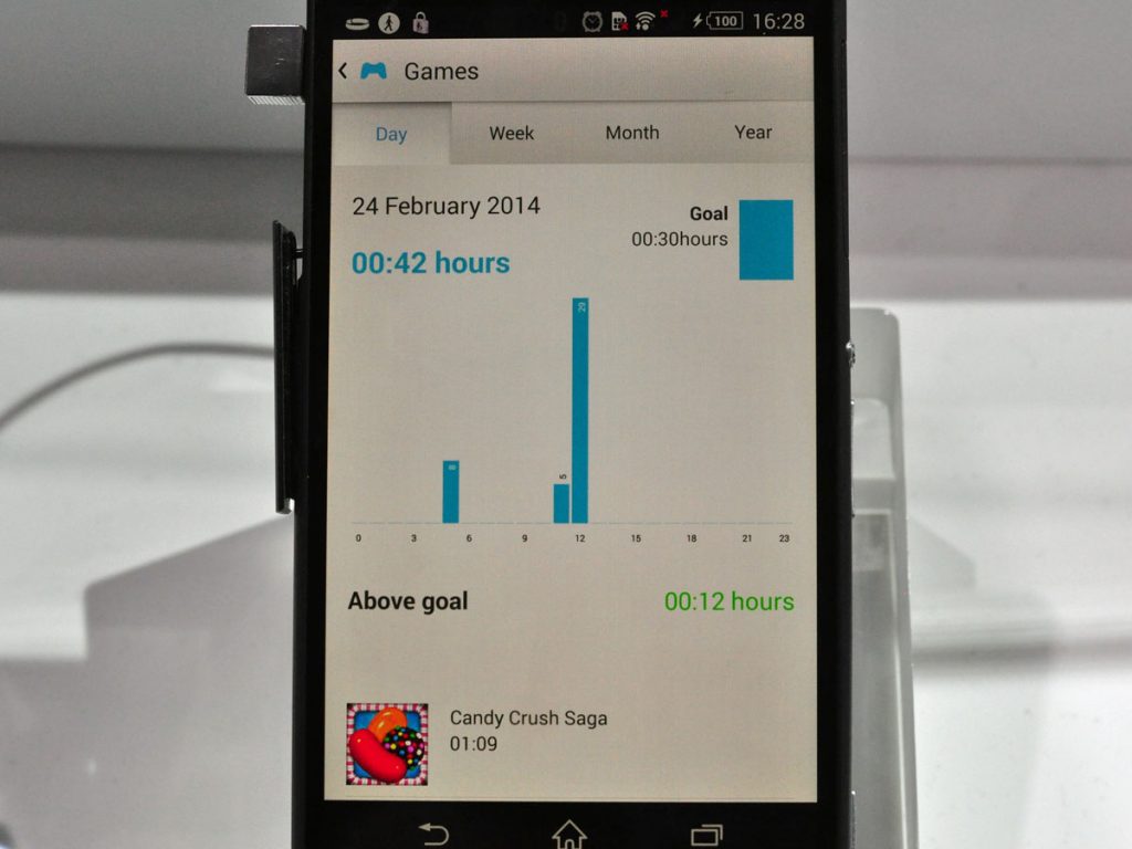 MWC 2014 Hands on With Sony s Life logging SmartBand SWR10 Fitness Band