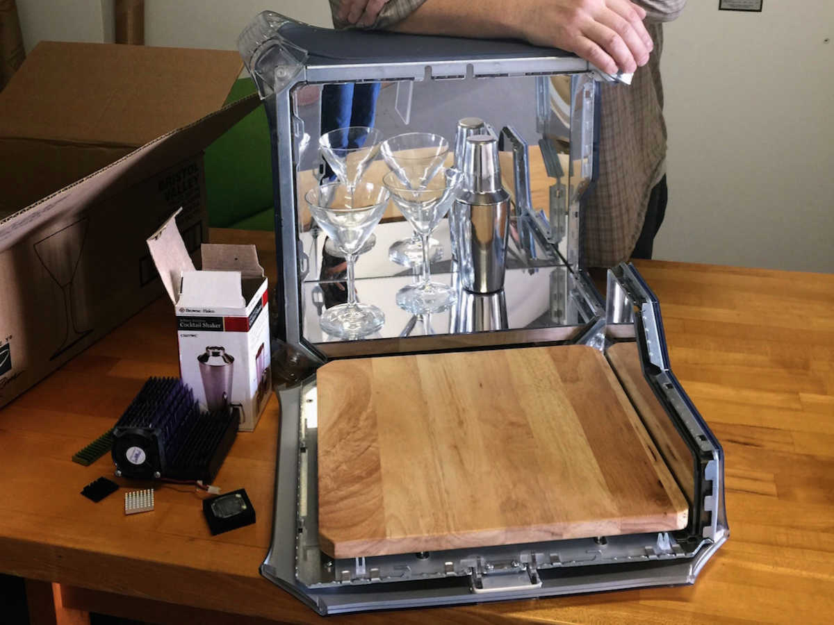 Power Mac G4 turned into a martini bar