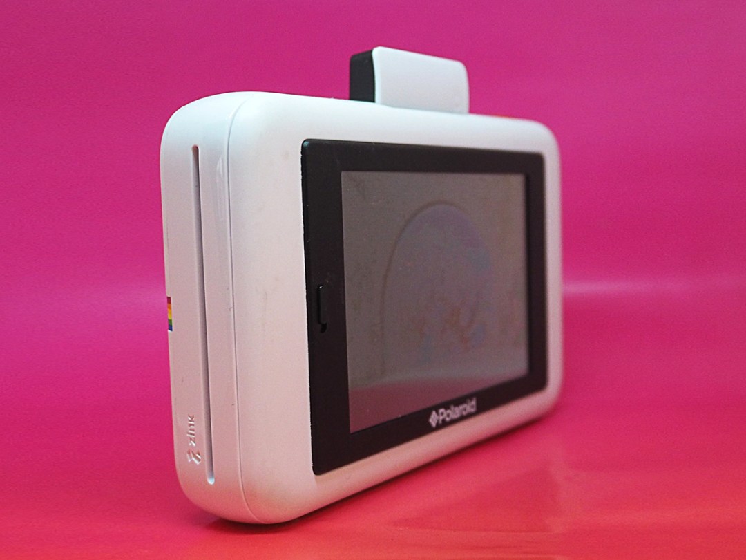 Polaroid Snap Touch Camera And How to Display Polaroid Pictures