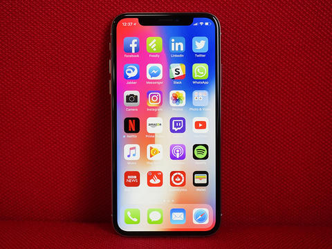 APPLE: IPHONE XI AND SE 2