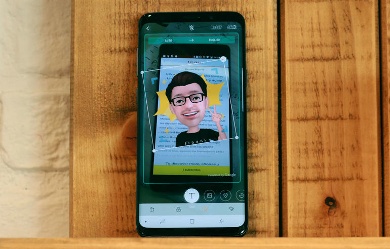 Samsung Galaxy S9+ AR emoji: pulling faces