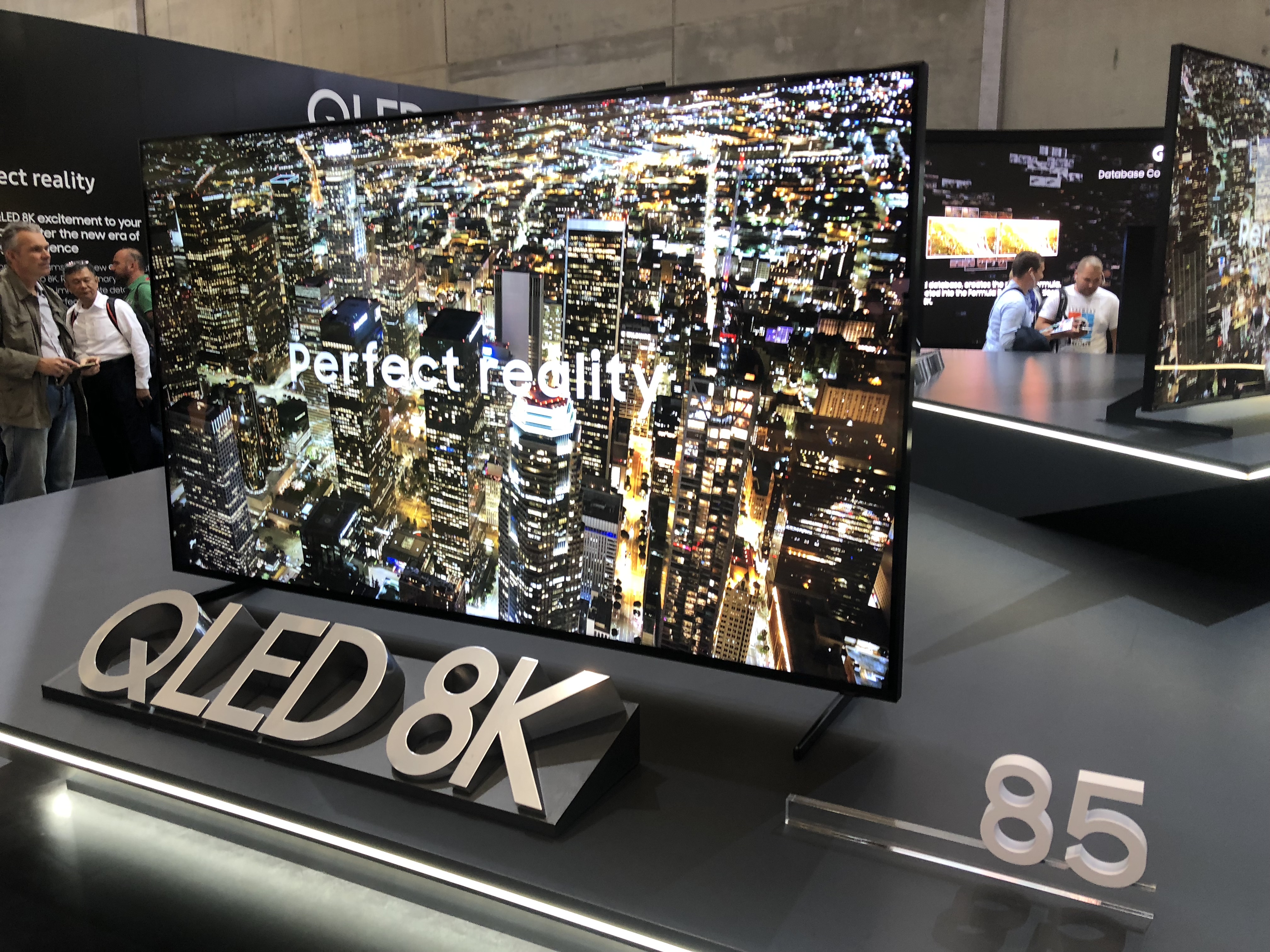 Самсунг QLED 8k. Телевизор самсунг QLED 8к. Samsung QLED 8k 900r. ТВ самсунг 8. 8 к телевизору купить