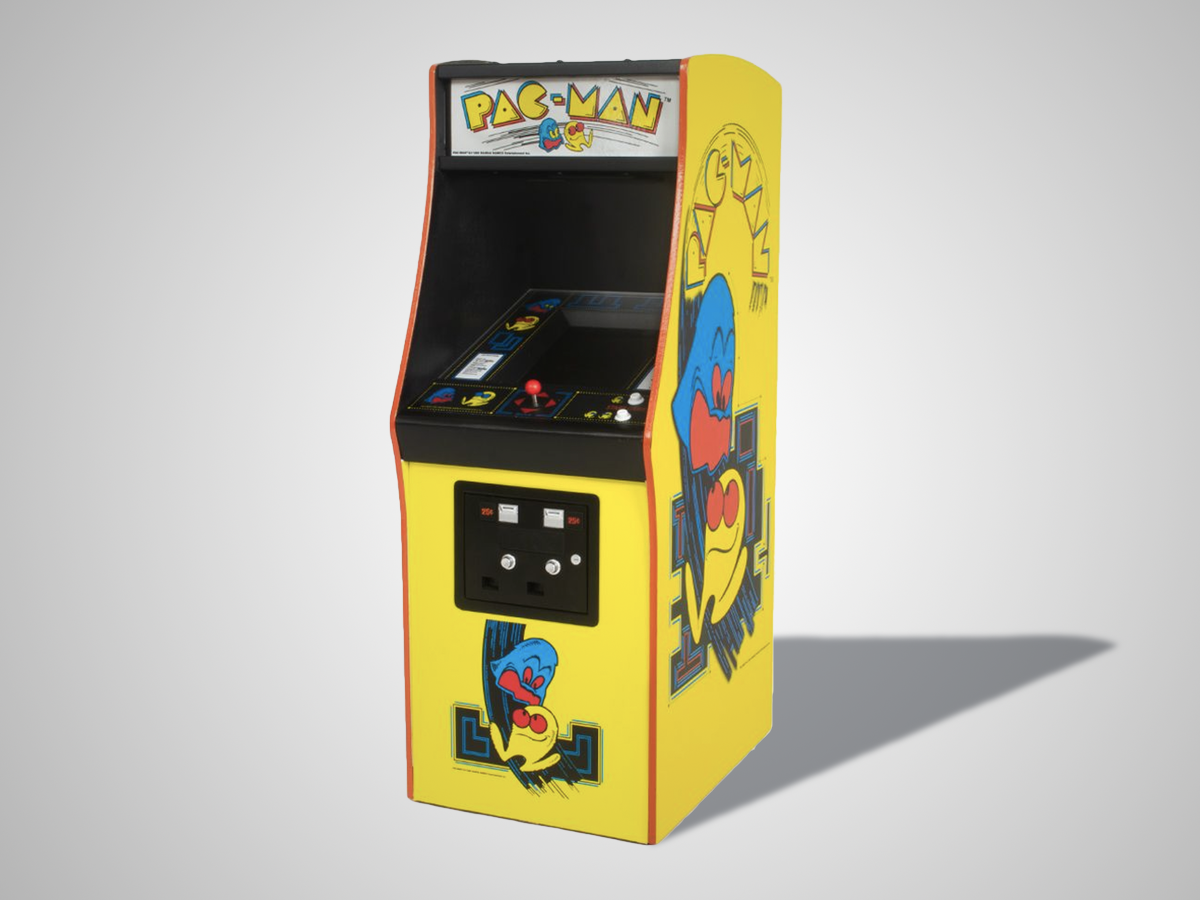 PAC-MAN QUARTER-SIZE ARCADE CABINET (€180)