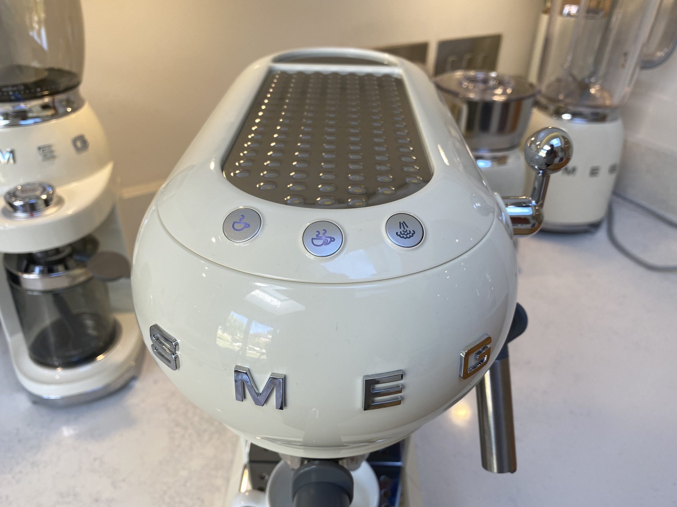 Smeg ECF01 Espresso Coffee Machine review Stuff
