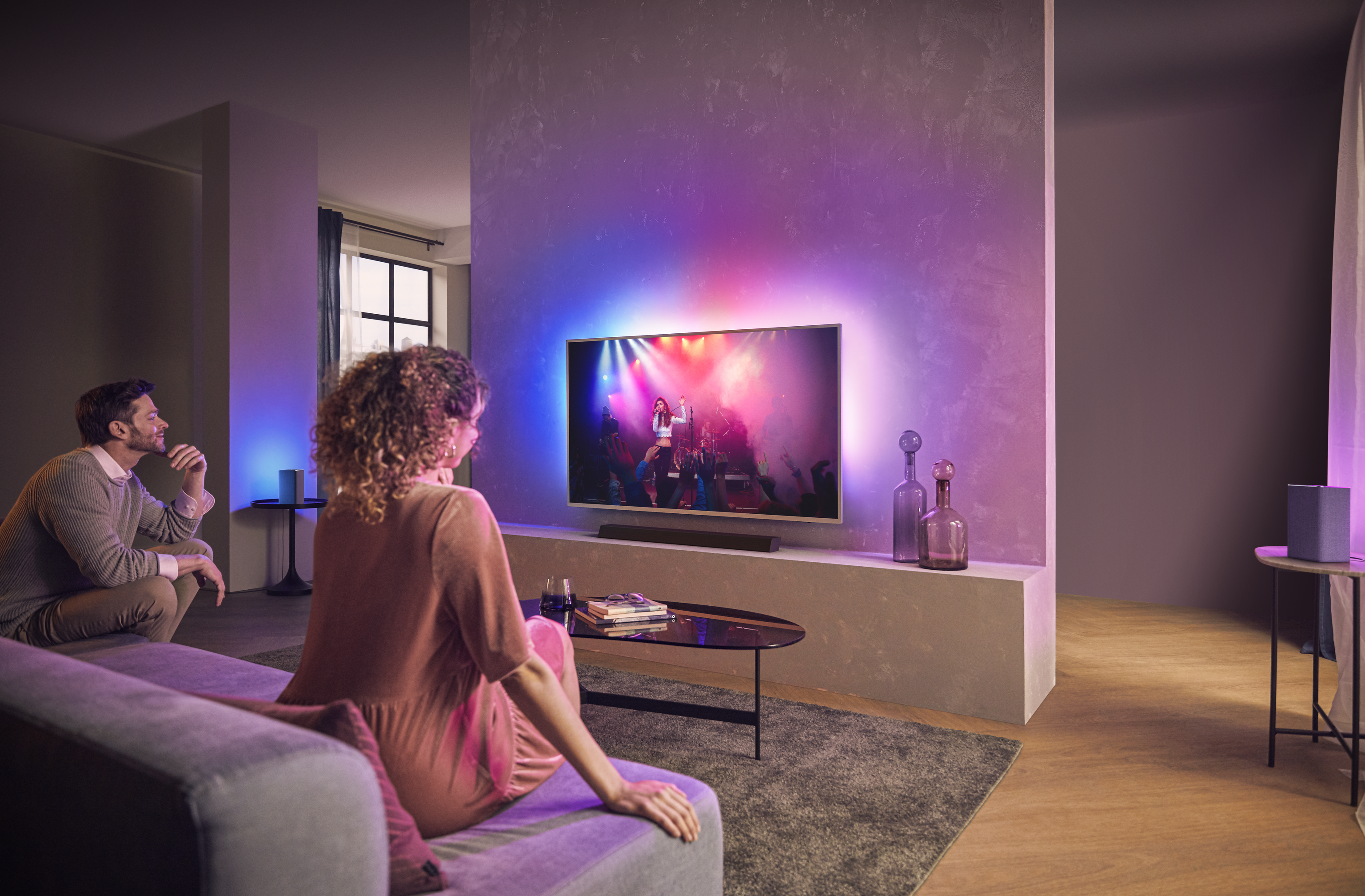 Телевизоры philips 70. Philips tab8405. Philips Ambilight. Телевизор Philips 70pus7956/60. Саундбар Филипс.