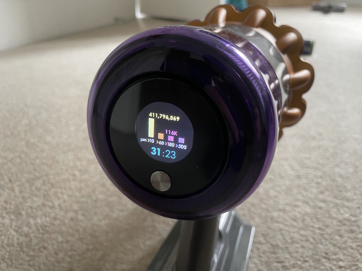 Dyson V15 Detect Absolute observations: A change is gonna comb