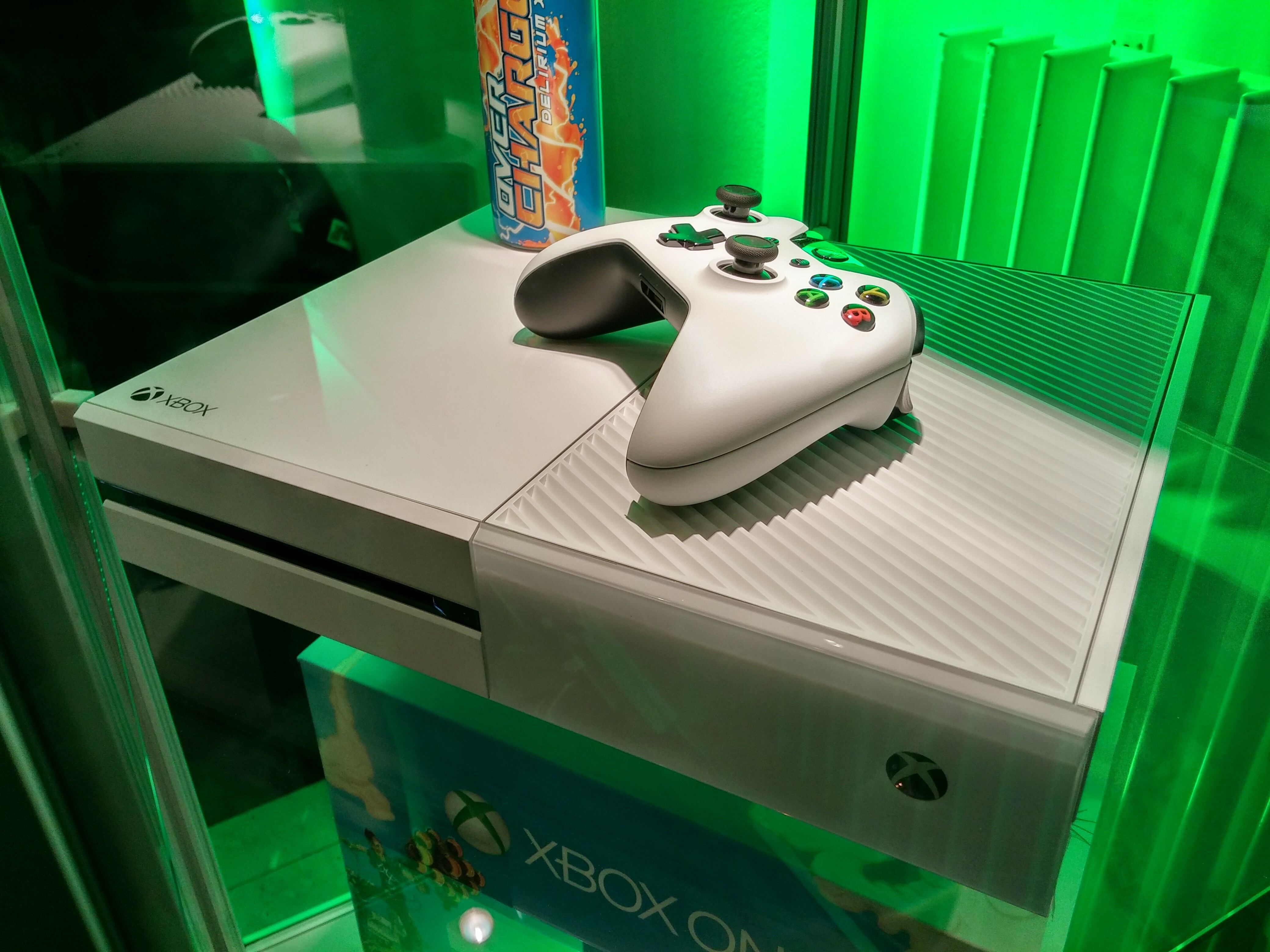 Flashy Gallantry conductor Microsoft unveils new Xbox One models at Gamescom