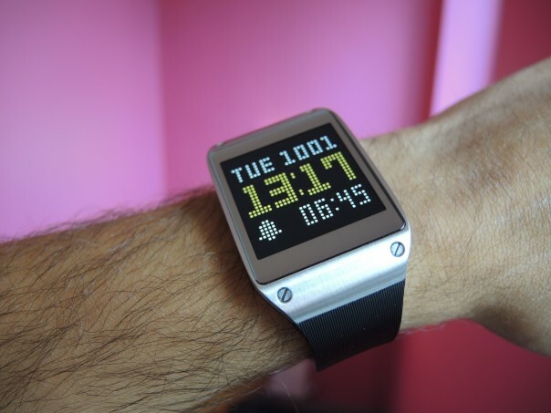 Galaxy Gear makes friends with the S4