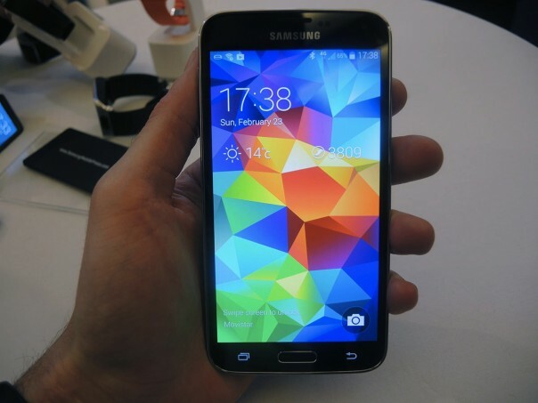 Samsung Galaxy S5 vs LG G2: the weigh-in