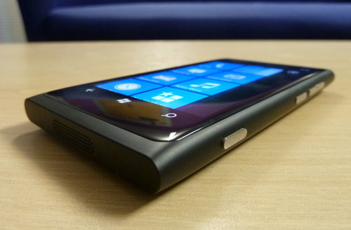 Nokia Lumia 800 unboxing