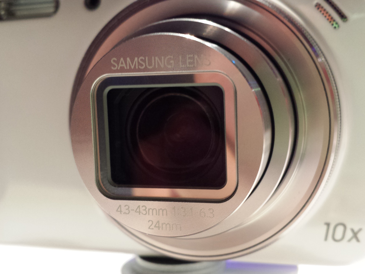 Samsung Galaxy S4 Zoom – the lens