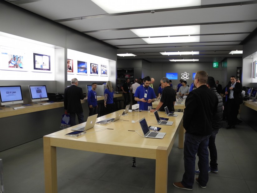 Fully Charged: Apple Store revamp, Pebble gets smarter, and Assassin’s Creed movie in production
