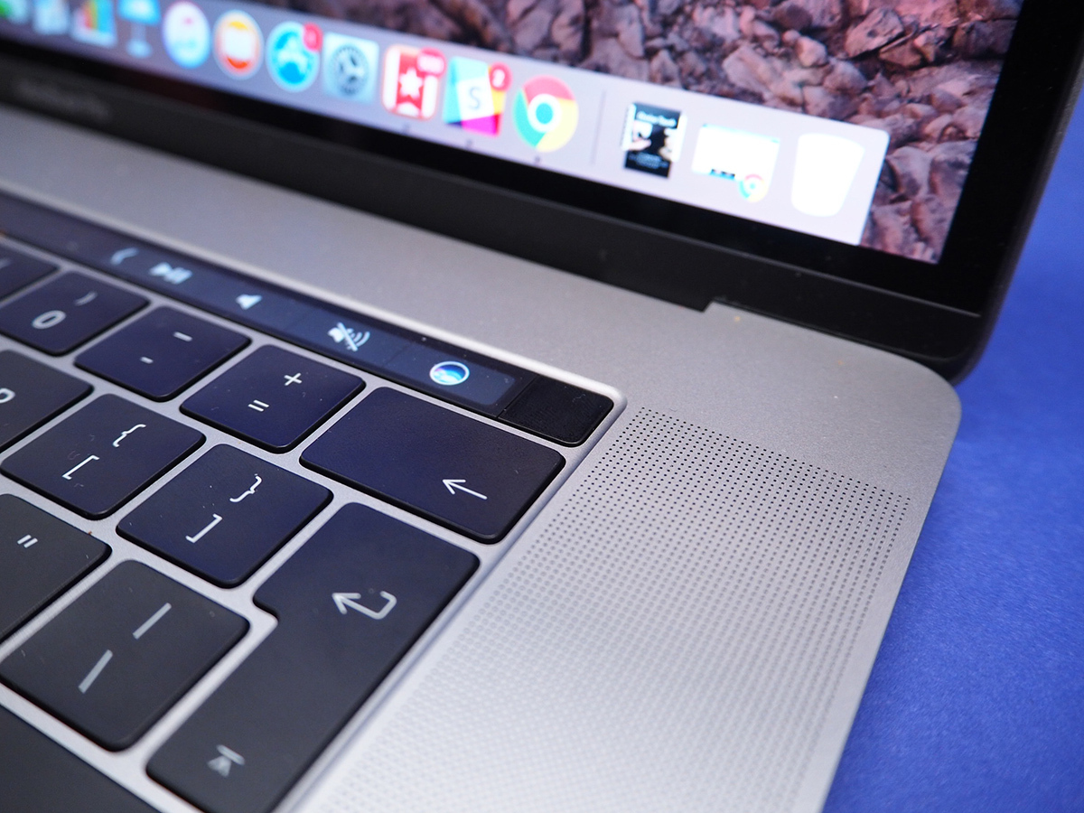 MacBook Pro 2016 screen and speakers: sharper, brighter, louder