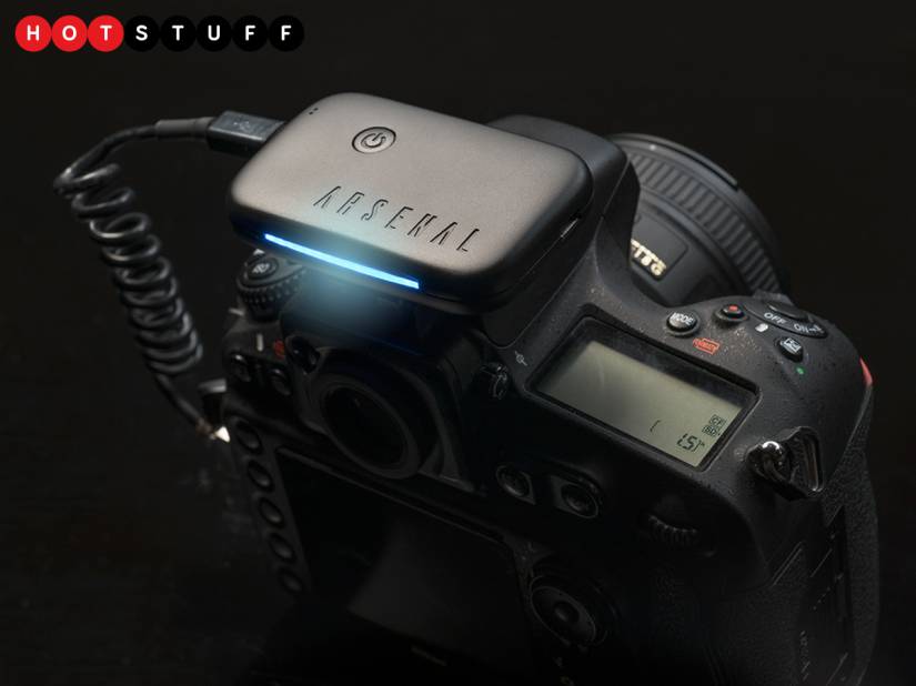 This smart hot shoe assistant helps you take better pictures