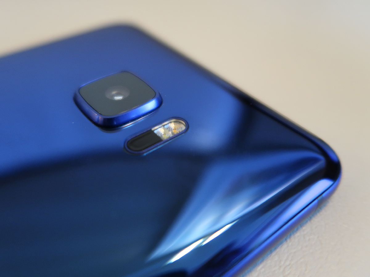 HTC U Ultra design: A glass masterpiece