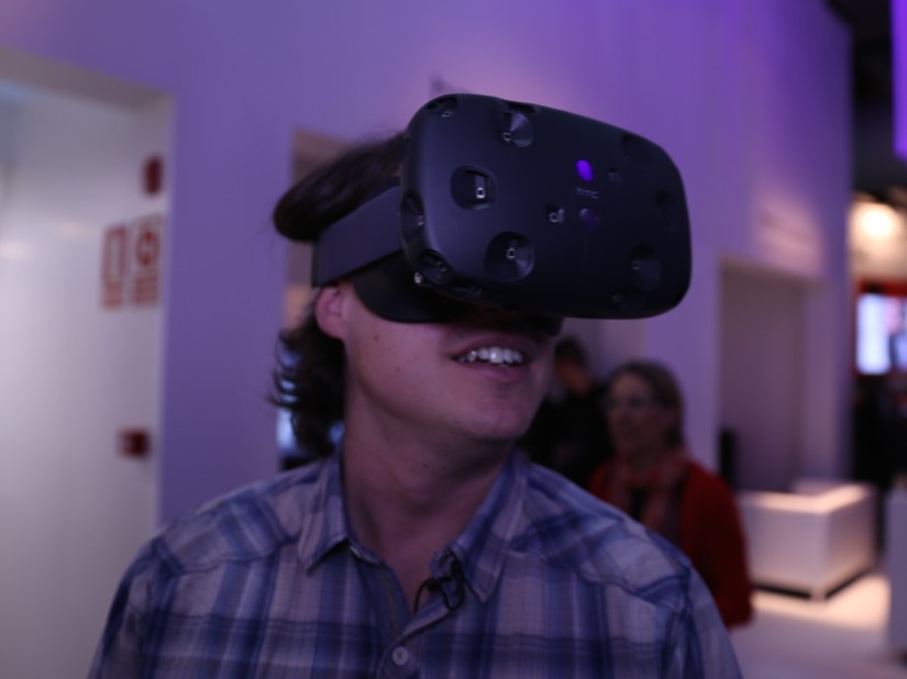 HTC Vive delayed, now bringing VR to the masses in April 2016