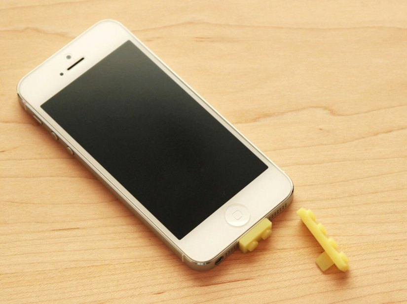 Apple Lightning port gets a Lego brick cap