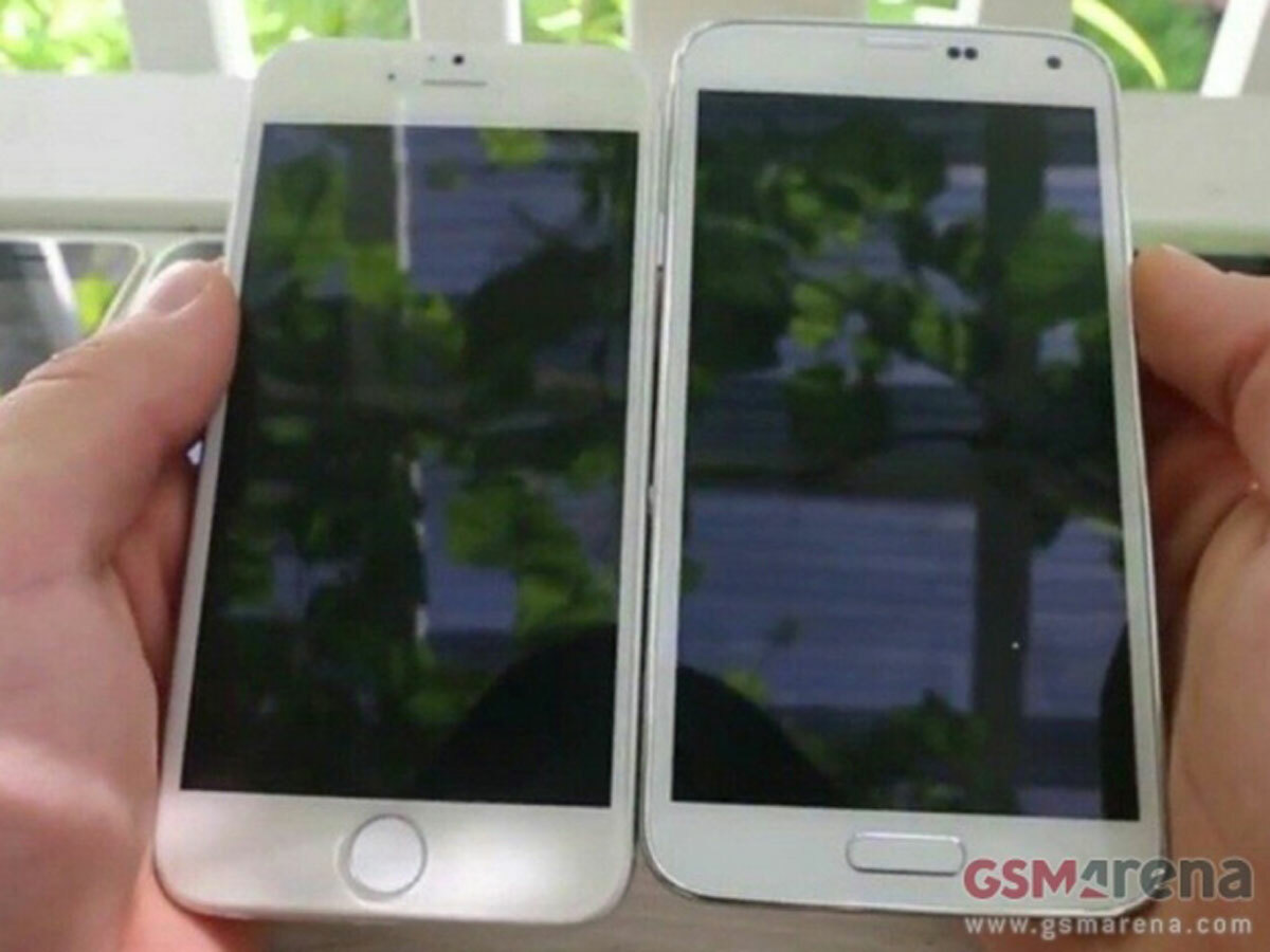A leaked 4.7in iPhone 6 next to a Samsung Galaxy S5