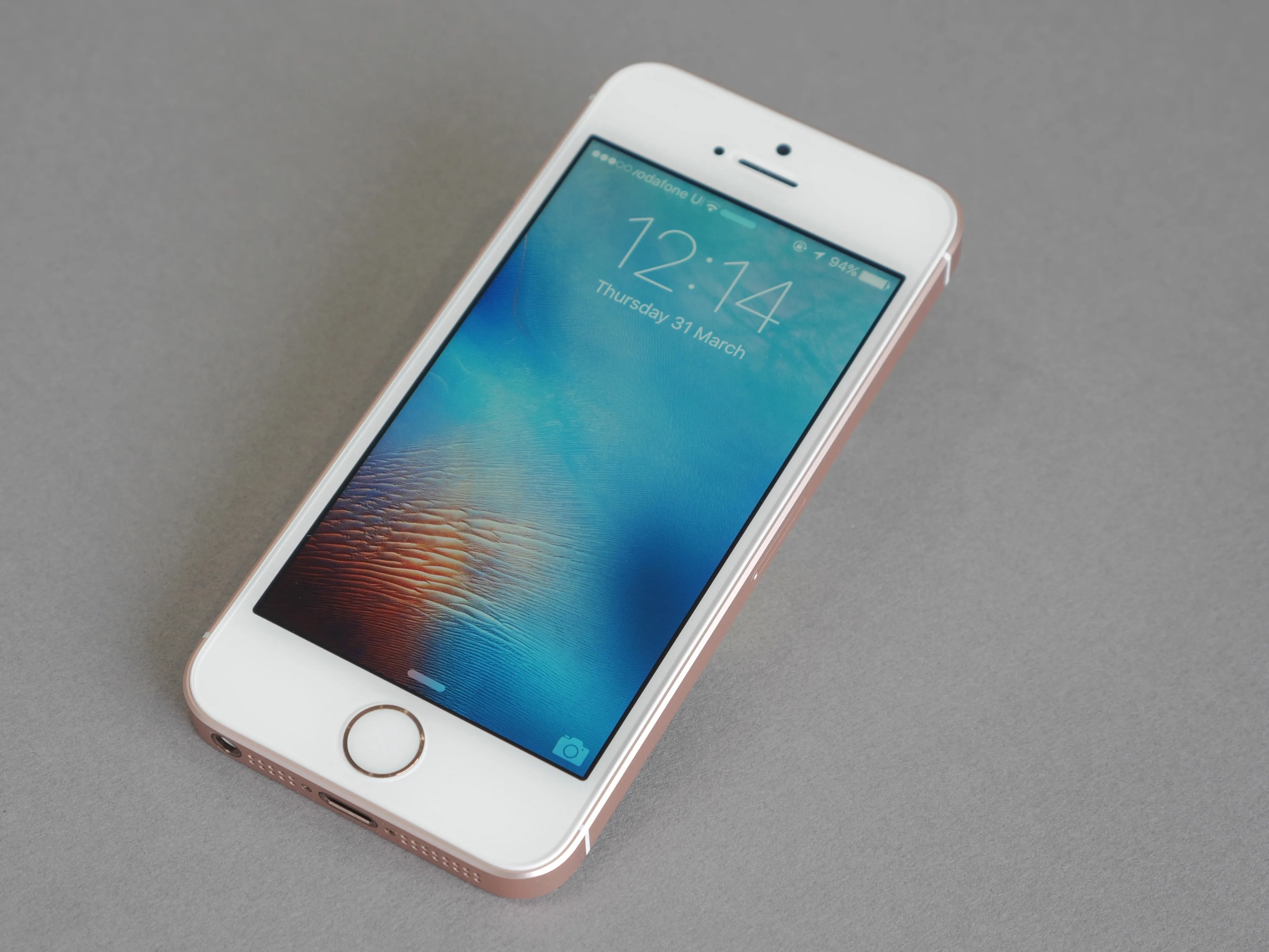 21) iPhone SE (2016)