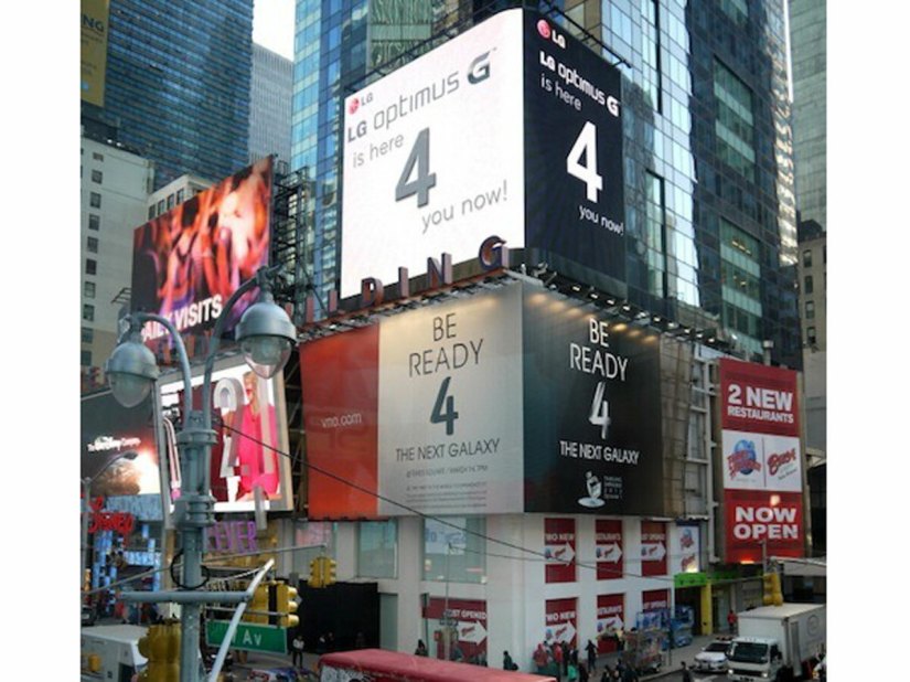 Supertroll LG trumps Times Square Samsung Galaxy S4 ads