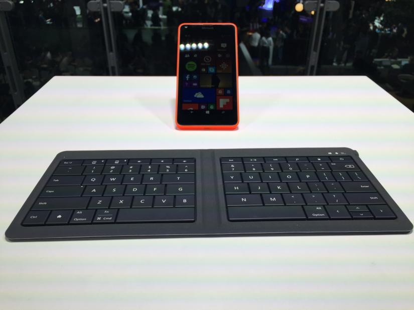 MWC 2015: Microsoft’s new keyboard folds like a wallet, types like a non-discriminatory dream