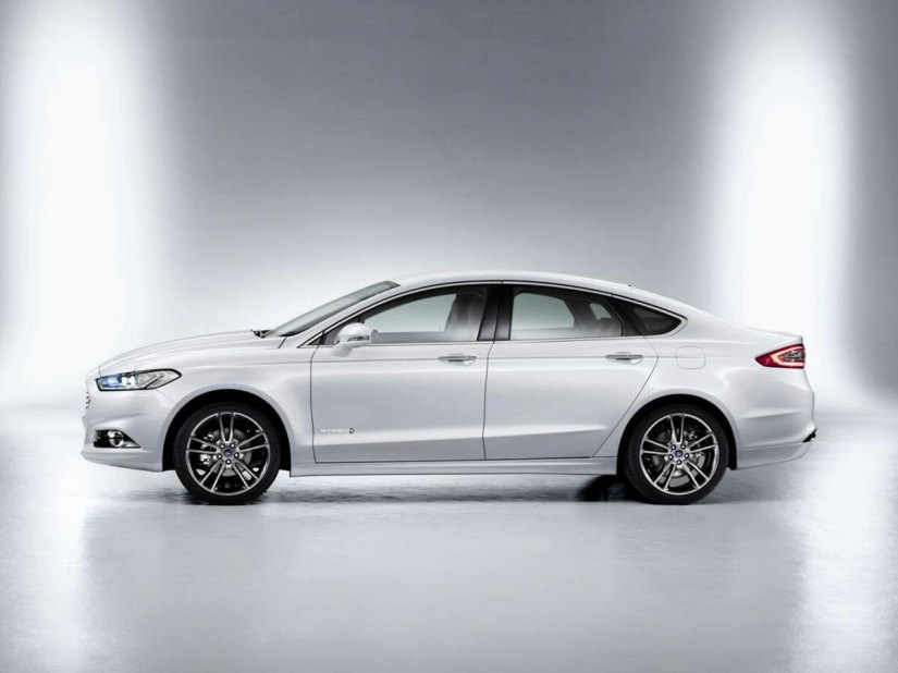 New Ford Mondeo’s pedestrian detection tech may help avoid accidents