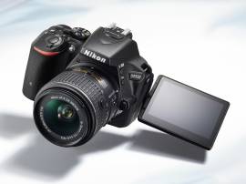 CES 2015: Slim, lightweight Nikon D5500 packs a vari-angle touchscreen