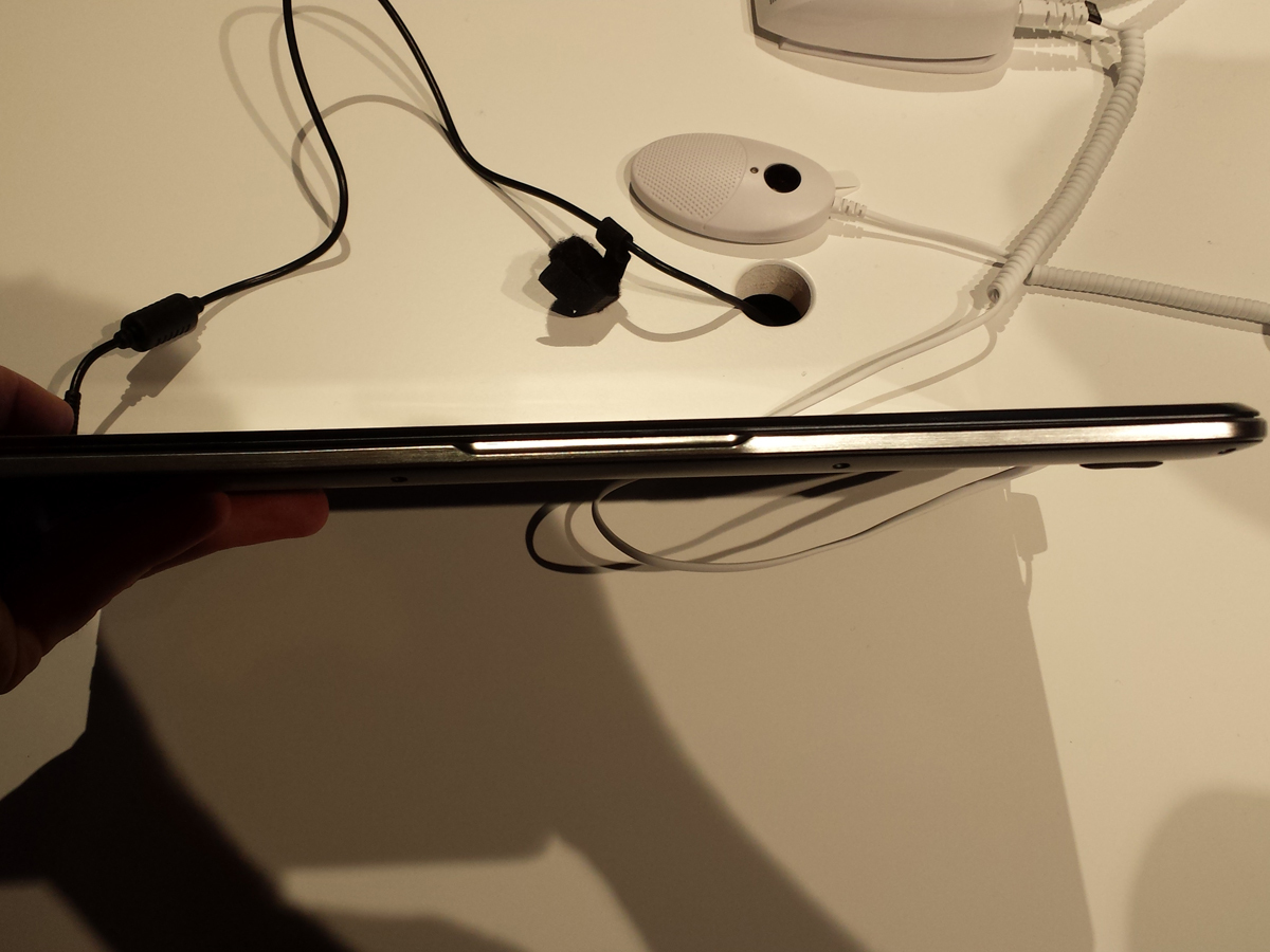 Samsung ATIV Q – build