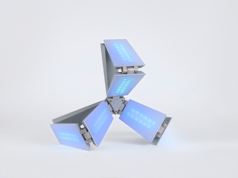 Transforming solar lamp is your flexible friend