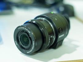 Sony QX1: hands-on with Sony’s DSLR-quality phone add-on
