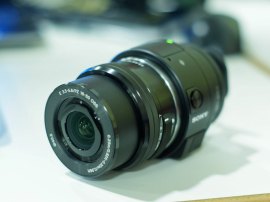 Sony QX1: hands-on with Sony’s DSLR-quality phone add-on