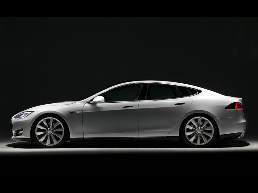 Tesla Model S Performance Plus to get UK drivers 300 miles on a single charge