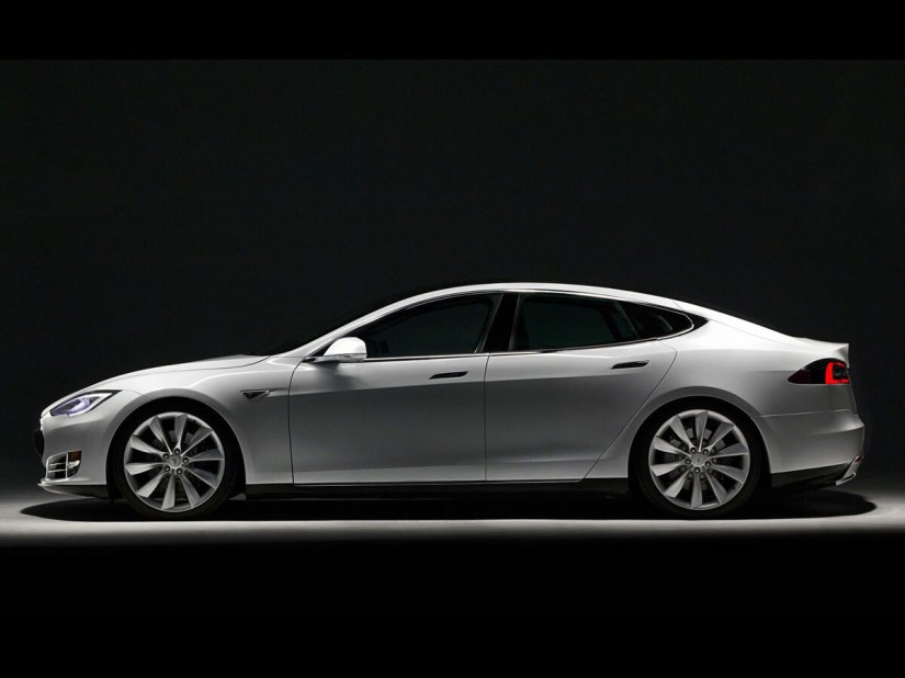 Tesla Model S Performance Plus to get UK drivers 300 miles on a single charge