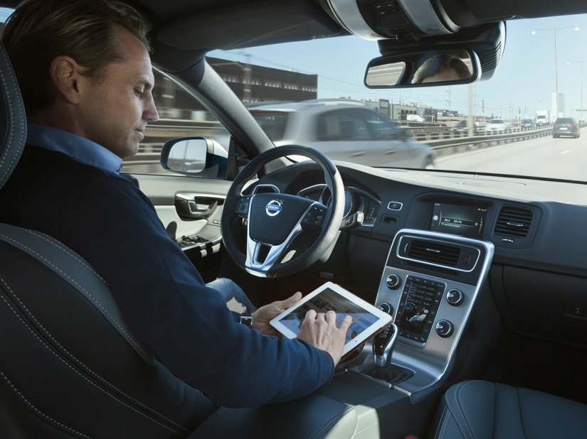 100 self-driving Volvos hit the streets of Gothenburg