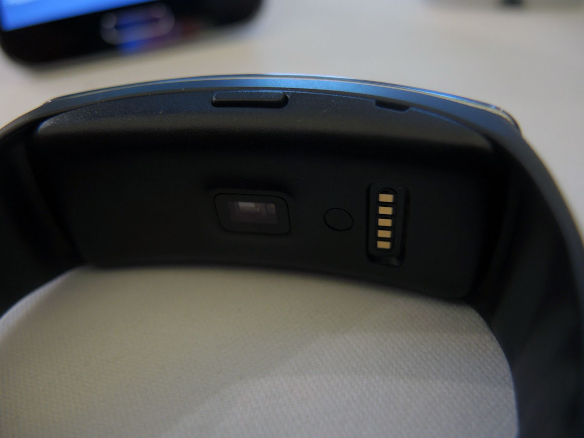 MWC 2014: Samsung Gear Fit hands-on review
