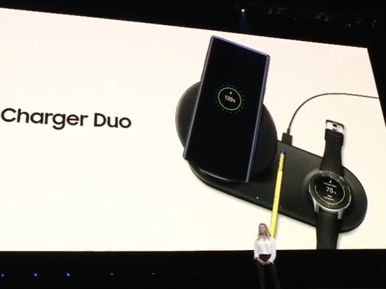 3) IT CAN CHARGE ALONGSIDE THE NOTE 9