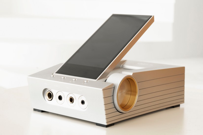 Astell&Kern ACRO CA1000 is a supercharged next-gen headphone amp