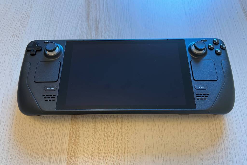 Steam Deck Review: This Handheld Gaming PC Surprised Me, in Ways Both Good  and Bad - CNET