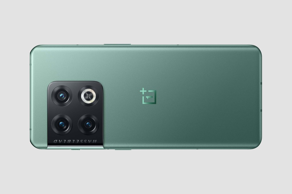 OnePlus-10-Pro-Emerald-Forest-render-1