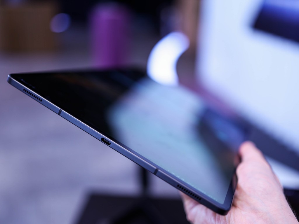 Samsung Galaxy Tab S8 Ultra Hands-On Impressions - IGN