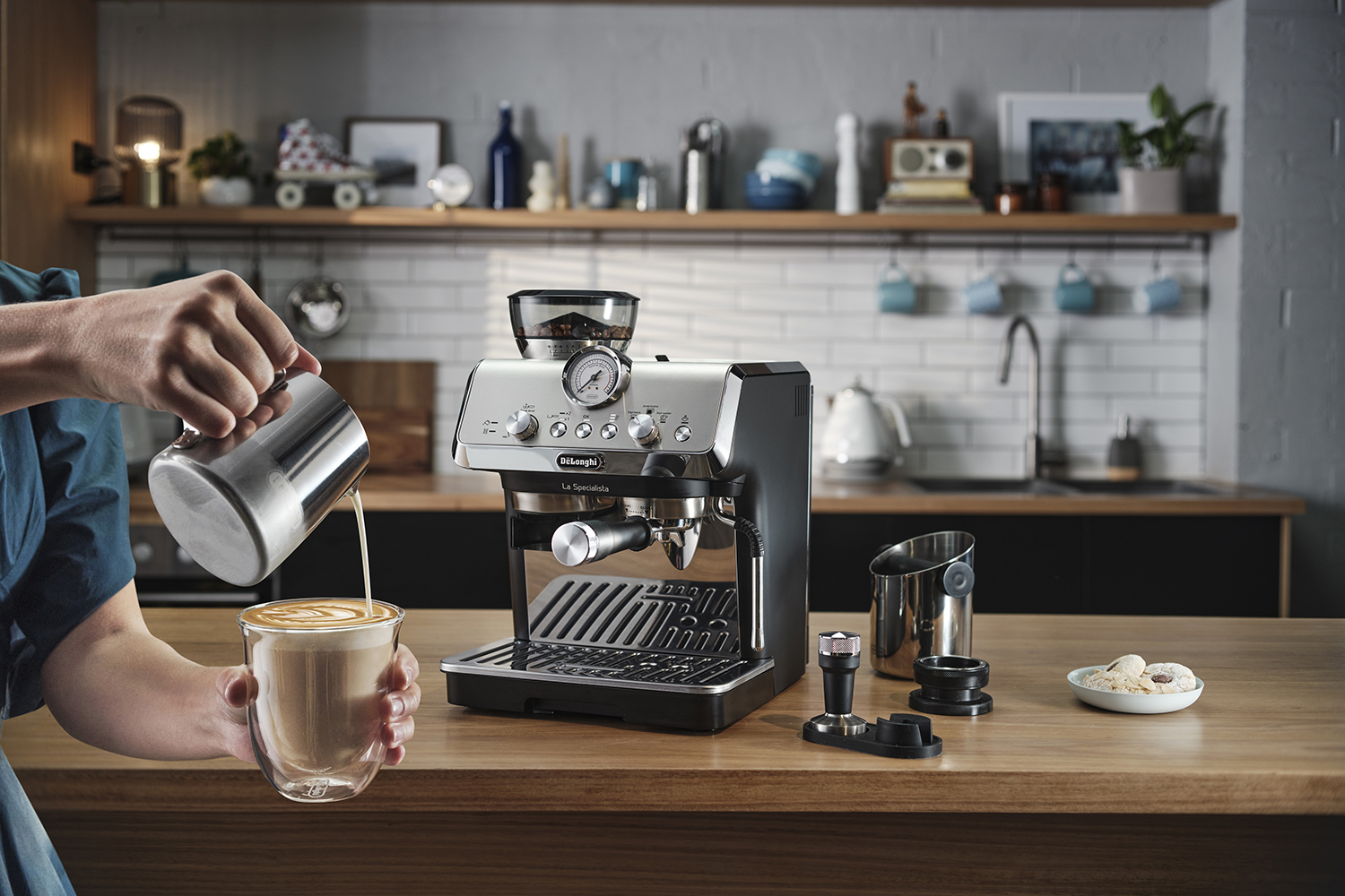 https://www.stuff.tv/wp-content/uploads/sites/2/2022/03/DeLonghi-La-Specialista-Arte-Manual-Bean-to-Cup-Espresso-Machine-2.jpg