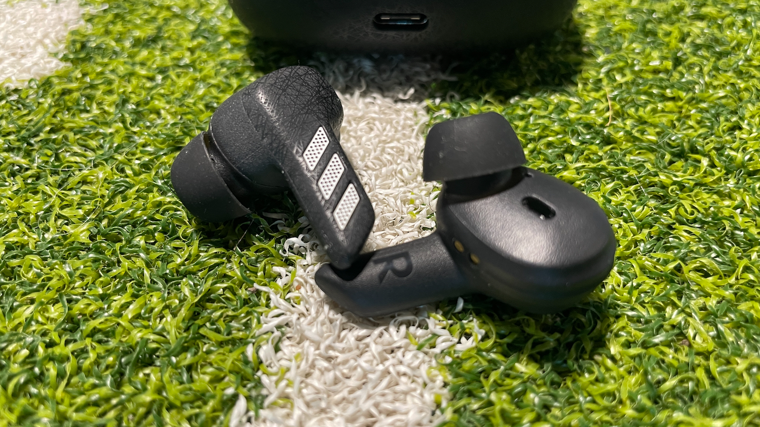 Adidas ZNE 01 ANC review: overpriced earbuds that lag behind | Stuff