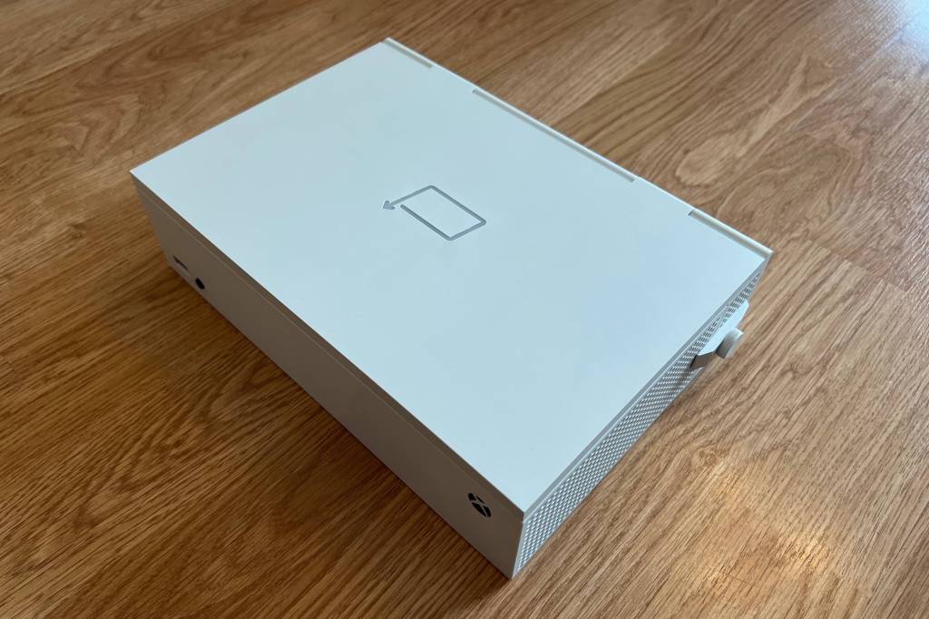 xScreen for Xbox Series S review: fun for travelling gamers