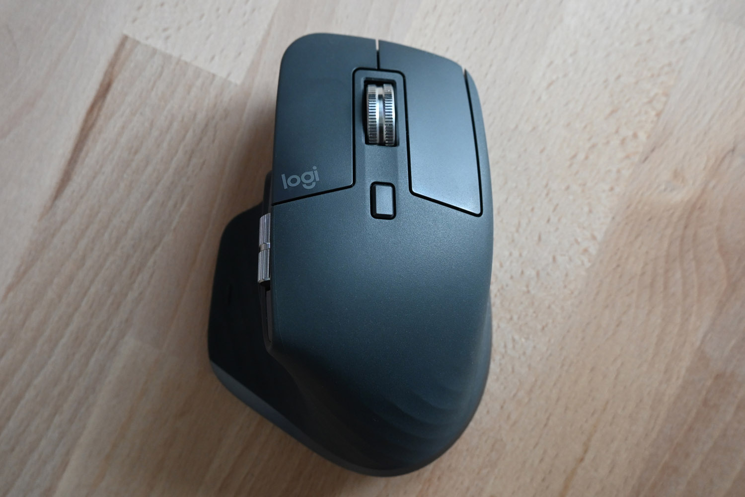 Stuff review Logitech MX Master 3S top-down view