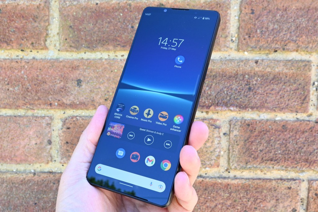 Stuff Sony Xperia 1 IV front hand angle review