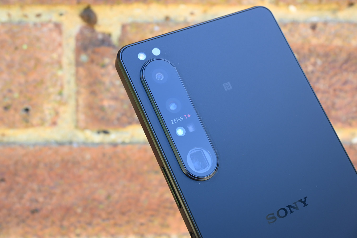 Sony Xperia 1 V review - Premium smartphone with unrivaled equipment and  Zeiss cameras : r/SonyXperia