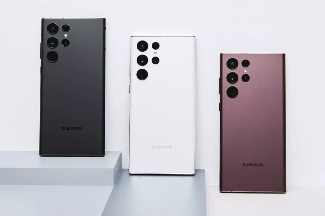 Different colours of Samsung Galaxy smartphones