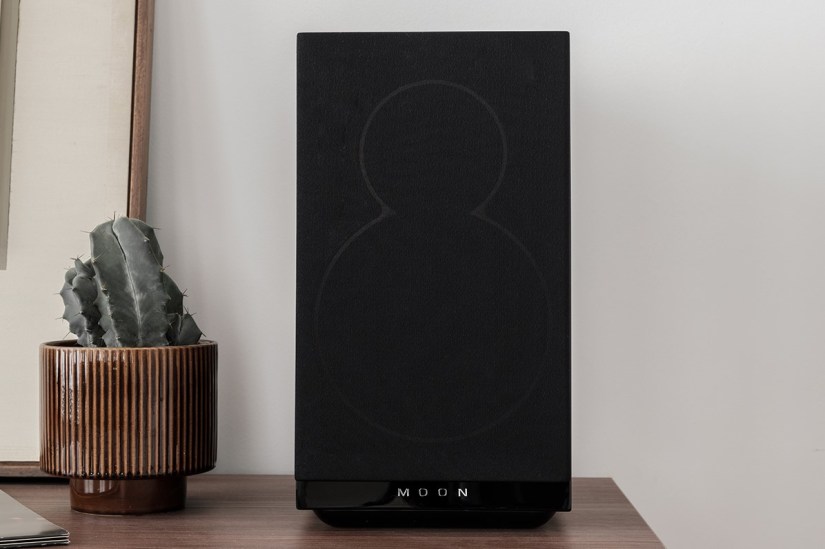 The Moon Voice 22 is a floating, first ever loudspeaker by Simaudio
