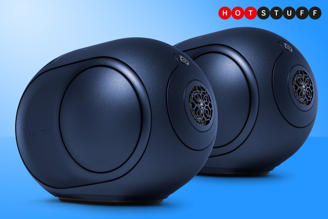 Devialet Phantom II deep blue hot stuff against blue background