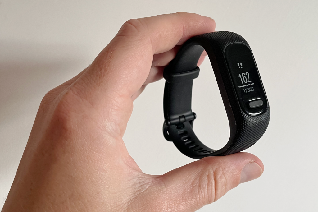  Garmin vívosmart® 5, Fitness Tracker, Long-Lasting